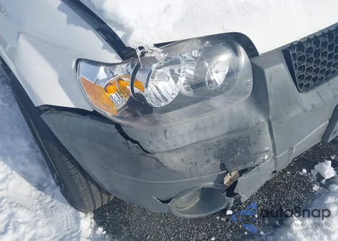 2006 Ford Escape Xlt from USA, damaged, VIN 1FMYU03ZX6KA05538